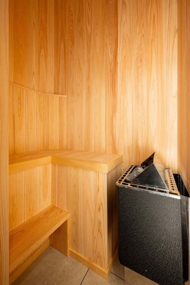 ガレージ宿「Garage Resort Neutral Katsuyama」