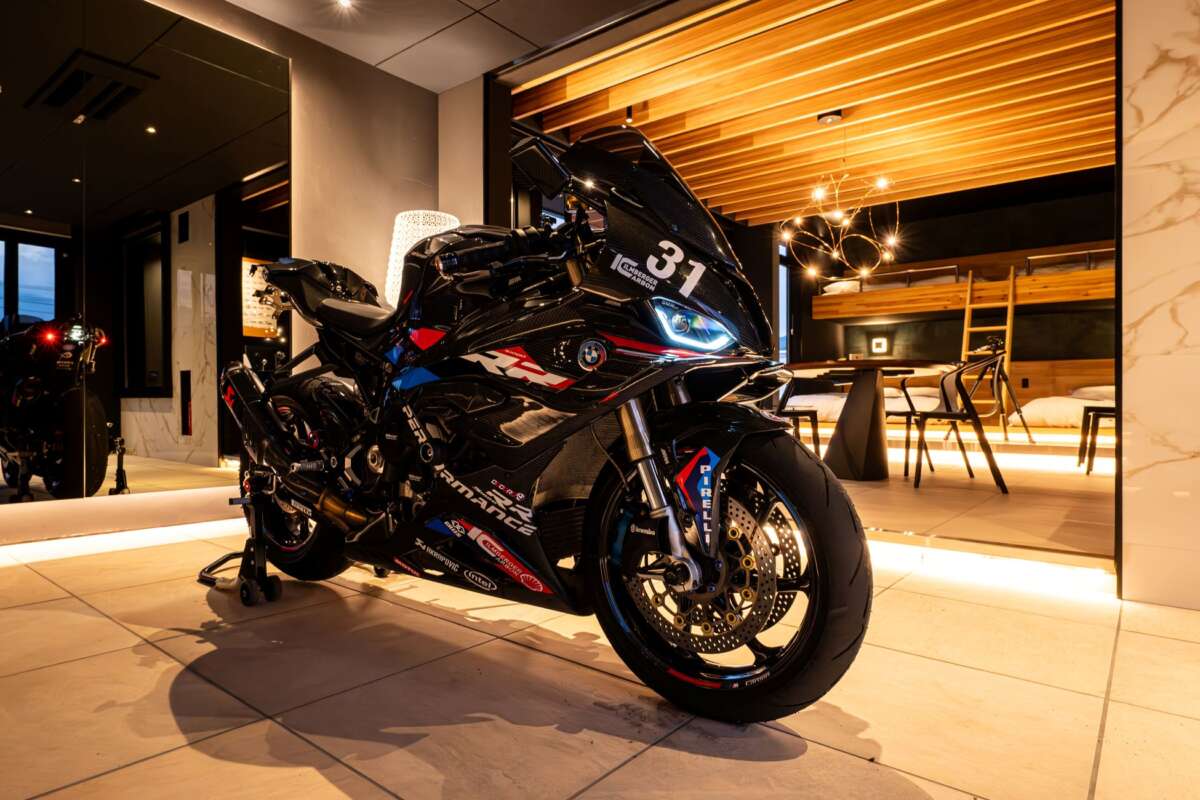 ガレージ宿「Garage Resort Neutral Katsuyama」